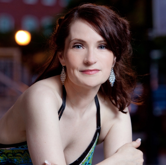 Meet your Posher, Alessa - Picture 1 of 8